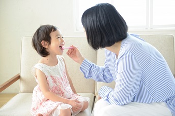 お父さんお母さんと一緒に「歯磨き練習」